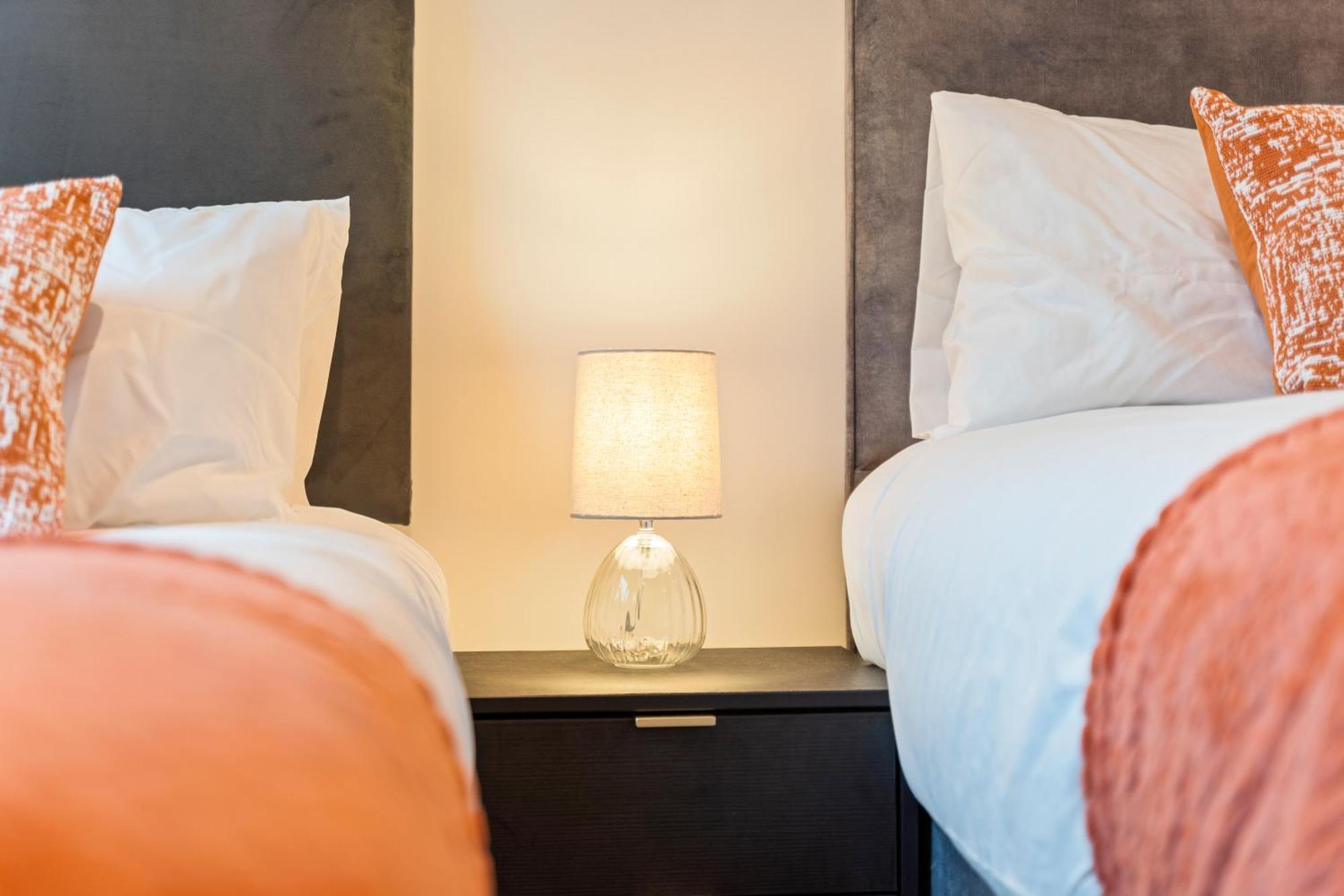 Shanti Suite - 2Bed 2Bath City Centre - Wifi - Netflix- Parking- Modern- Perfect For Family, Contractors, Leisure, Business By Shanti Nights Birmingham Extérieur photo