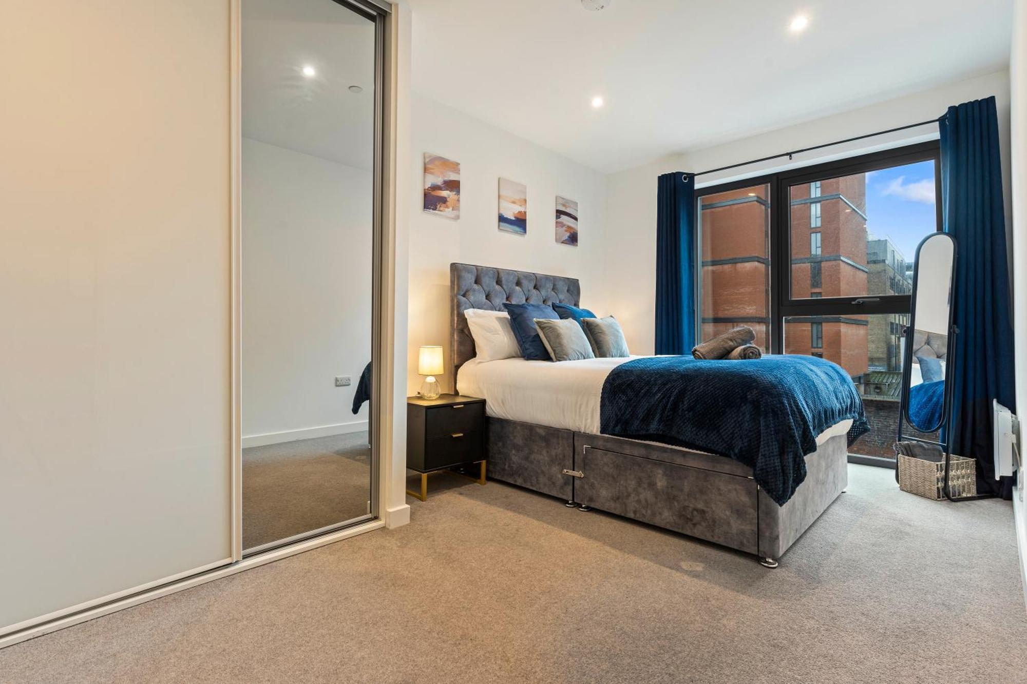 Shanti Suite - 2Bed 2Bath City Centre - Wifi - Netflix- Parking- Modern- Perfect For Family, Contractors, Leisure, Business By Shanti Nights Birmingham Extérieur photo