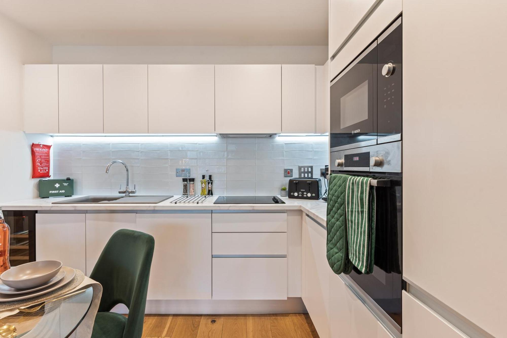 Shanti Suite - 2Bed 2Bath City Centre - Wifi - Netflix- Parking- Modern- Perfect For Family, Contractors, Leisure, Business By Shanti Nights Birmingham Extérieur photo