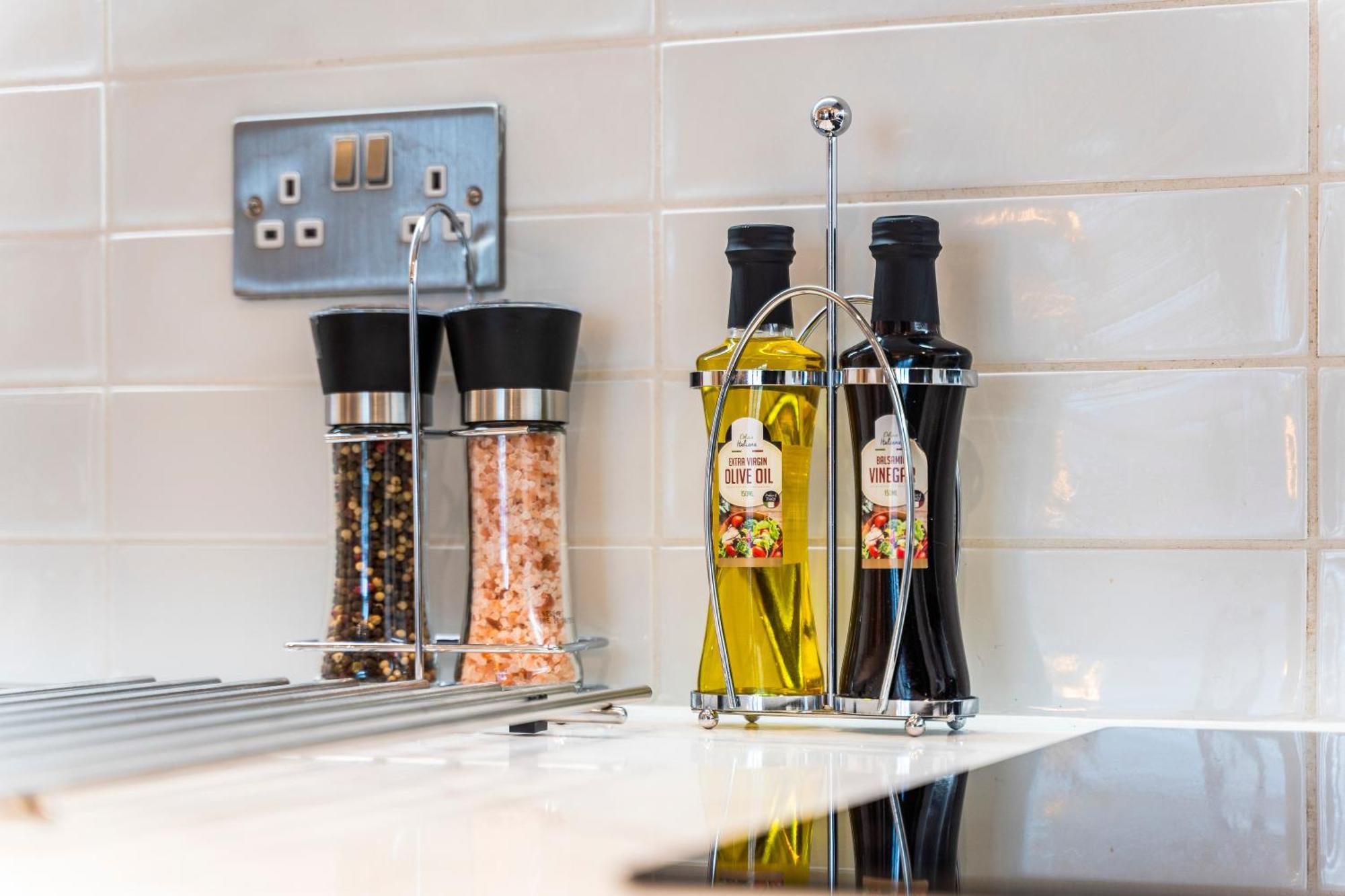 Shanti Suite - 2Bed 2Bath City Centre - Wifi - Netflix- Parking- Modern- Perfect For Family, Contractors, Leisure, Business By Shanti Nights Birmingham Extérieur photo