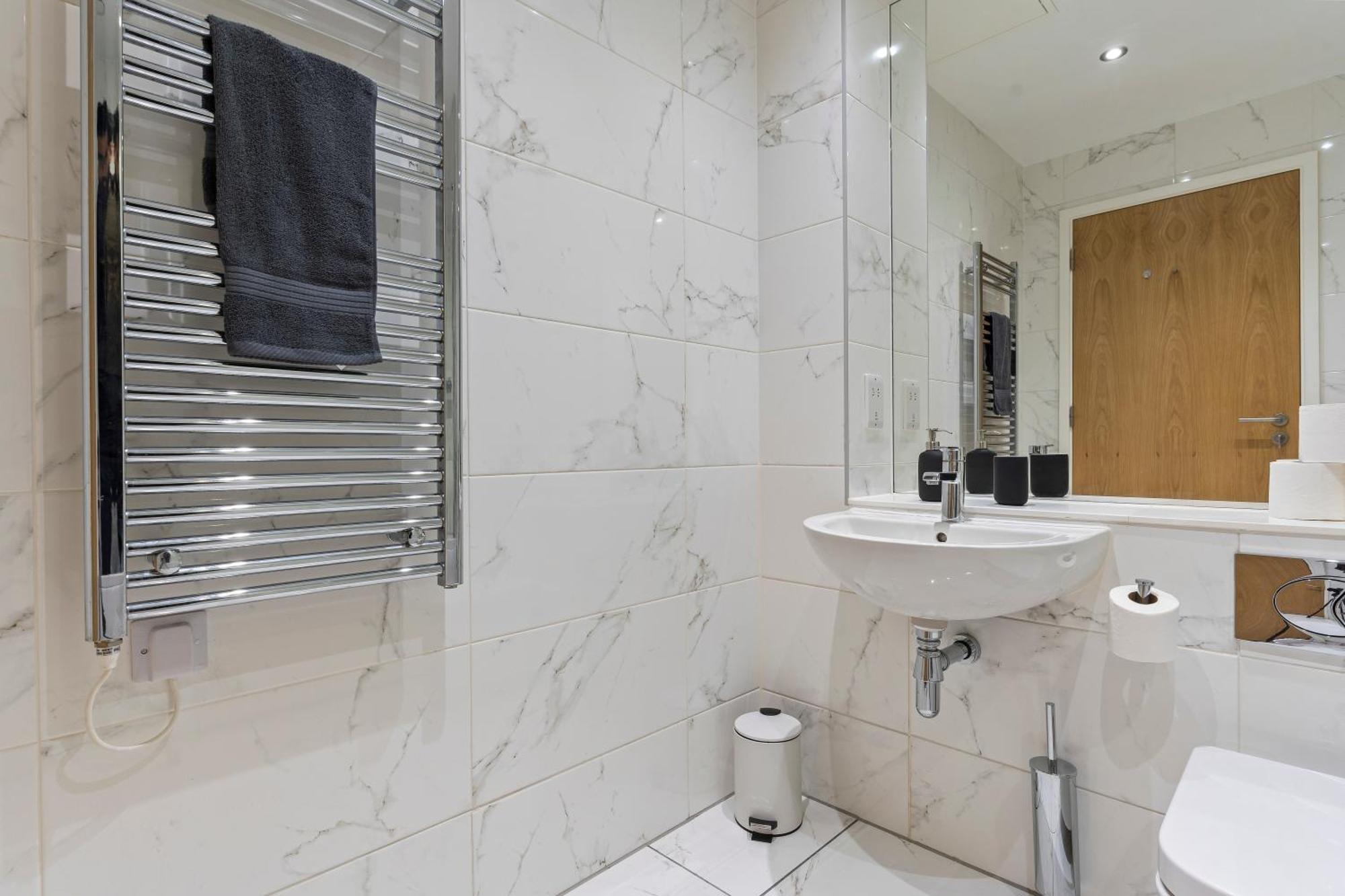 Shanti Suite - 2Bed 2Bath City Centre - Wifi - Netflix- Parking- Modern- Perfect For Family, Contractors, Leisure, Business By Shanti Nights Birmingham Extérieur photo