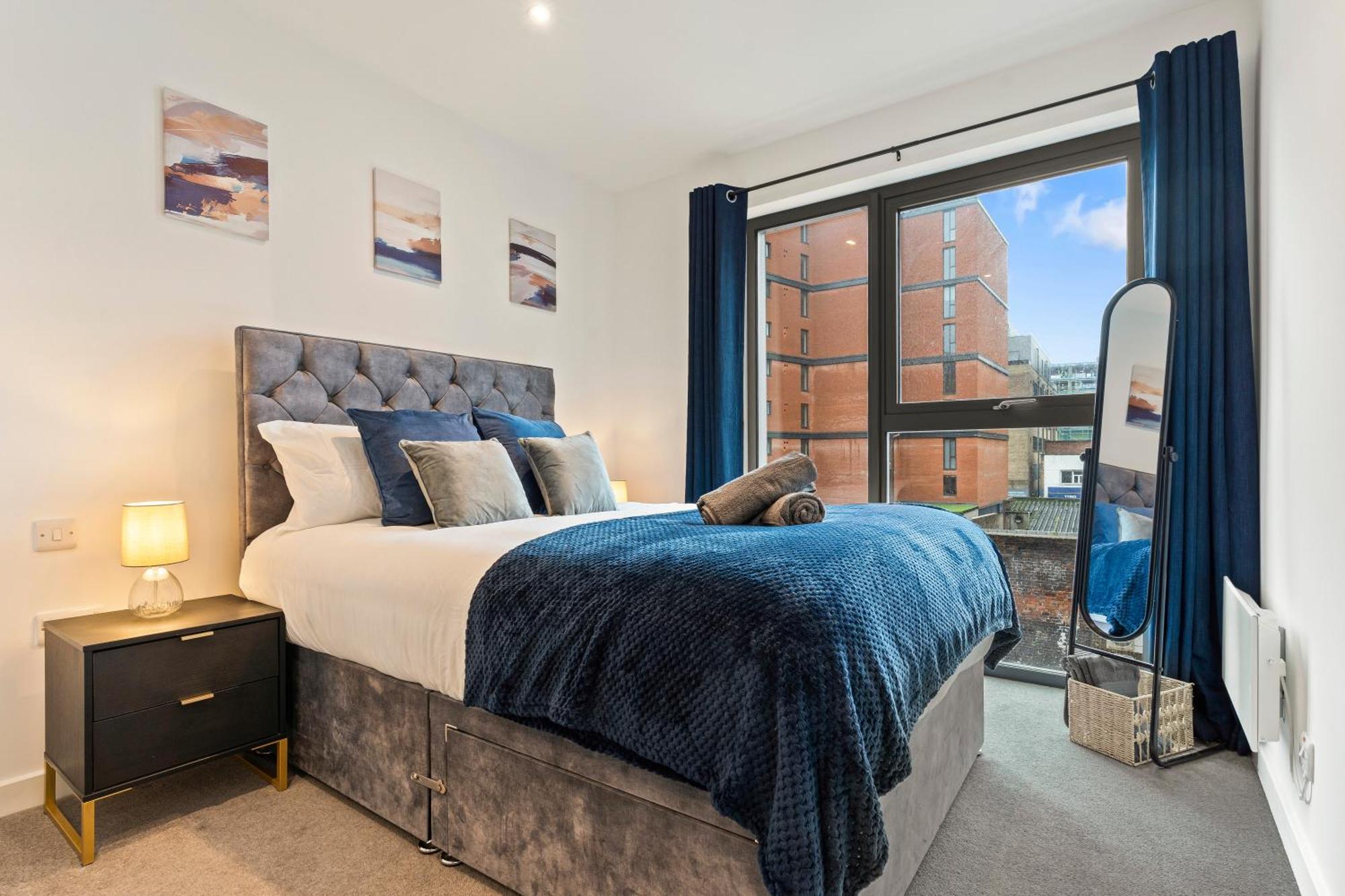 Shanti Suite - 2Bed 2Bath City Centre - Wifi - Netflix- Parking- Modern- Perfect For Family, Contractors, Leisure, Business By Shanti Nights Birmingham Extérieur photo